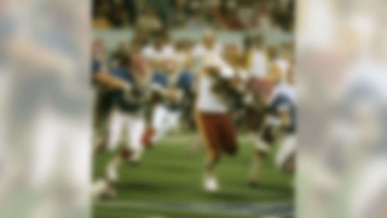 Washington Redskins running back Earnest Byner (21) carries the football and looks for room to run during the Redskins 37-24 victory over the Buffalo Bills in Super Bowl XXVI on January 26, 1992 at the Hubert H. Humphrey Metrodome in Minneapolis, Minnesota. (National Football League)
