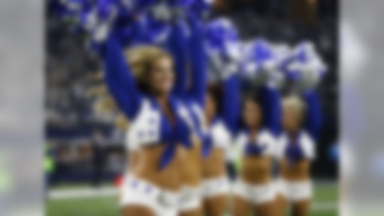 Dallas cowboys cheerleaders 2016 hi-res stock photography and