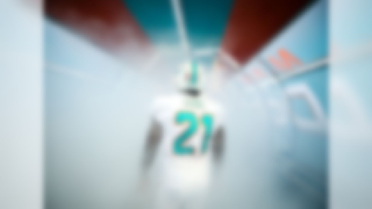 Miami Dolphins running back Frank Gore (21) prepares to run on to the field during a NFL football game against the Chicago Bears on Sunday, Oct. 14, 2018, in Miami Gardens, Fla.