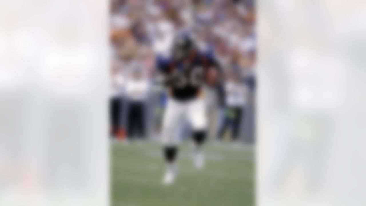Denver Broncos Terrell Davis plays in a game against the Tampa Bay Buccaneers at Tampa Stadium.
(AP Photo/Tom DiPace)