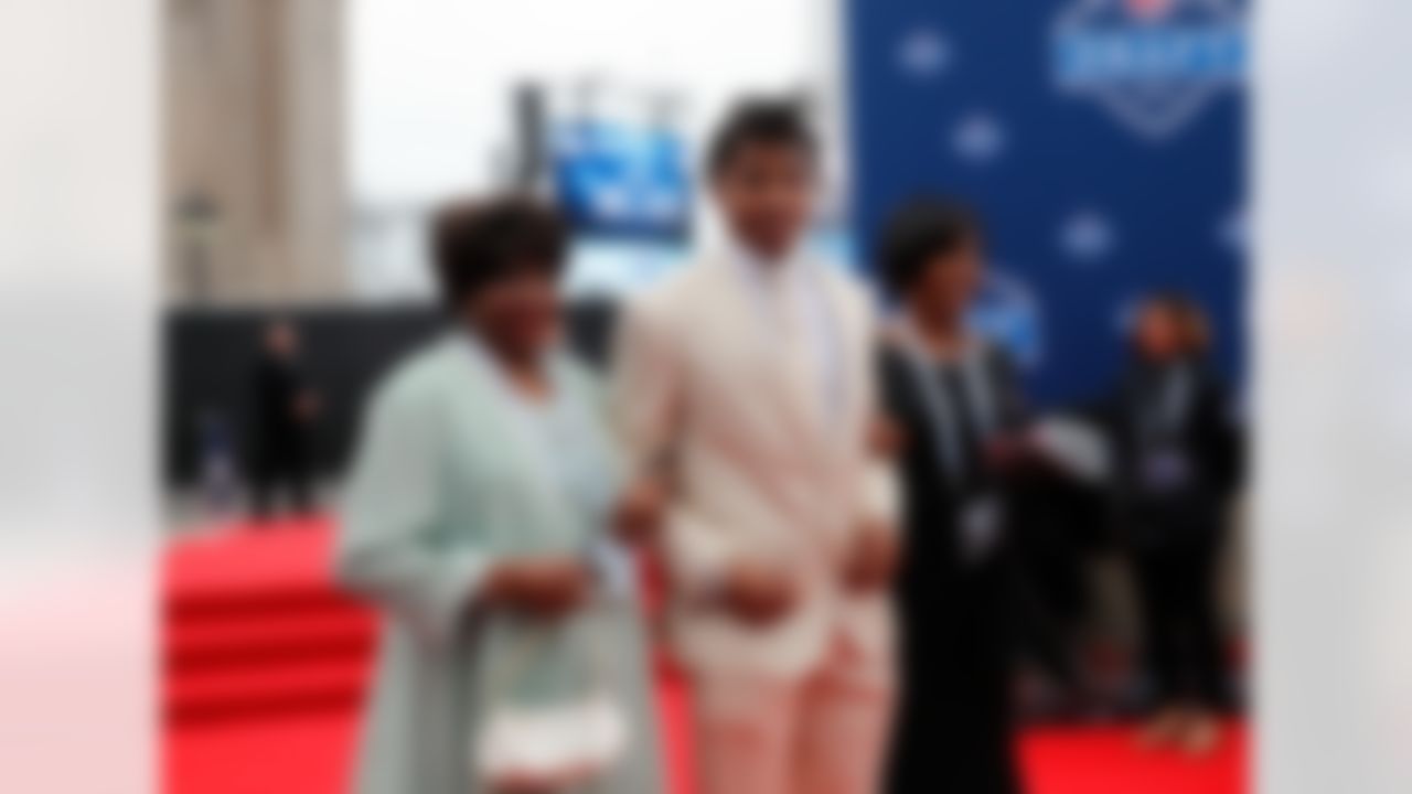 Florida cornerback Vernon Hargreaves walks on the red carpet during the 2016 NFL Draft at the Auditorium Theatre on Thursday, April 28, 2016 in Chicago. (Ben Liebenberg/NFL)