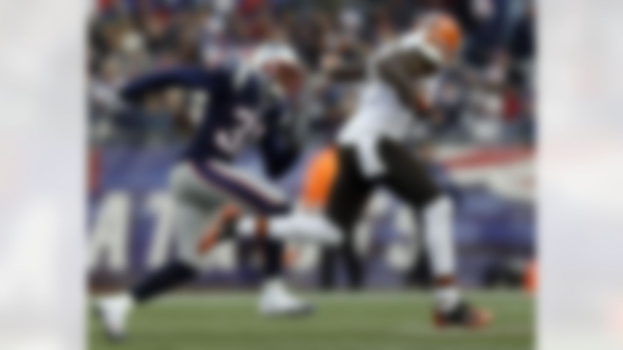 Cleveland Browns wide receiver Josh Gordon, right, runs toward the goal line past New England Patriots cornerback Aqib Talib (31) after a catch in the third quarter of an NFL football game Sunday, Dec. 8, 2013, in Foxborough, Mass. (AP Photo/Steven Senne)