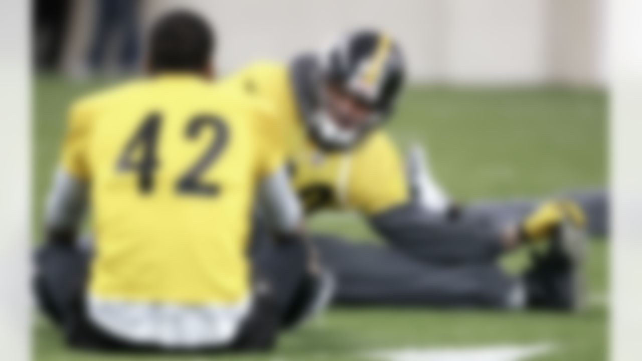 Pittsburgh Steelers linebacker Chris Ellis (90) talks with safety Da'Mon Cromartie-Smith (42) during practice on Friday, Feb. 4, 2011, in Fort Worth, Texas. The Steelers will play the Green Bay Packers in NFL football Super Bowl XLV Sunday, Feb. 6. (AP Photo/Mark Humphrey)