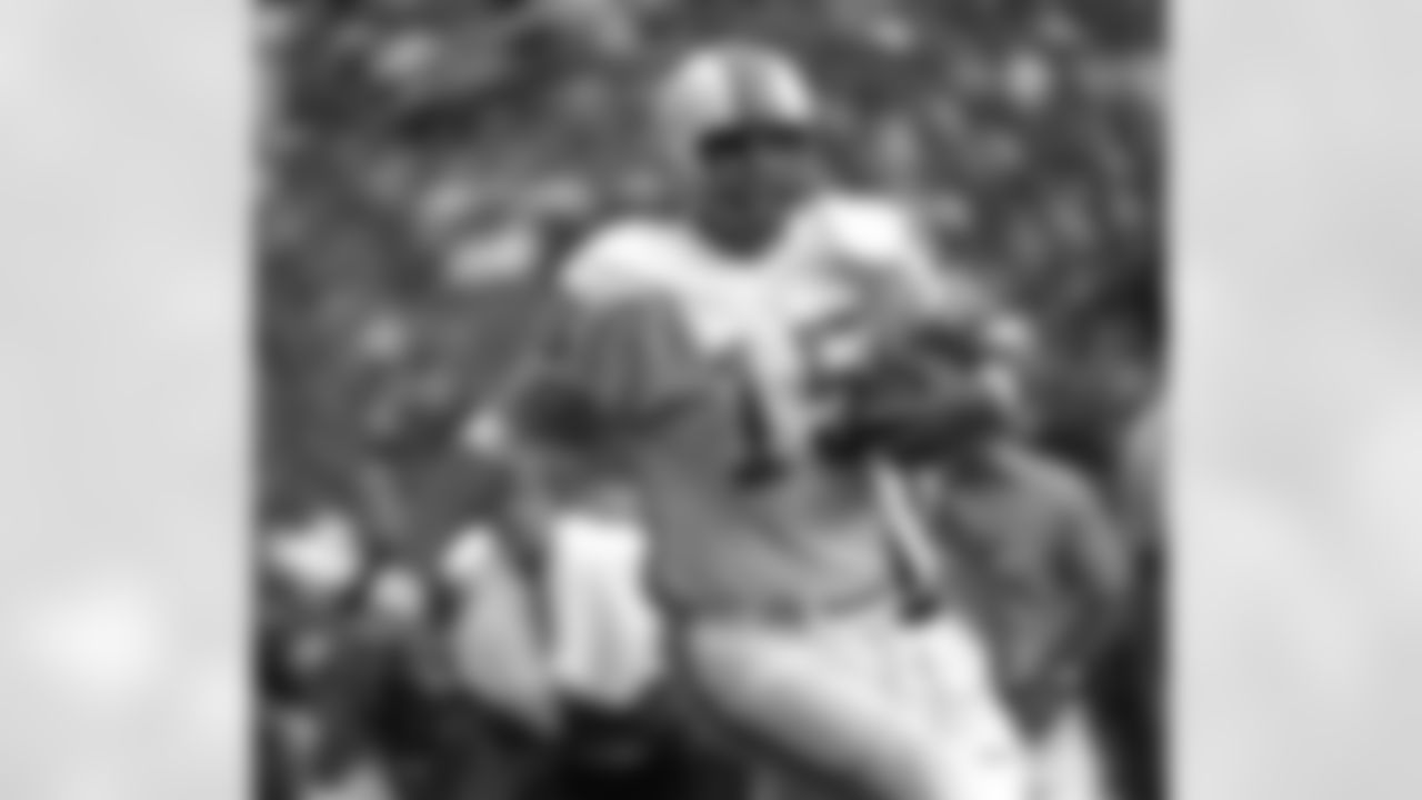 Miami Dolphins quarterback Earl Morrall (15) scoots across the goal for a Dolphin score as Miami went on to down the New York Jets, 28-24, Nov. 19, 1972 in Miami, Fla. (Associated Press)