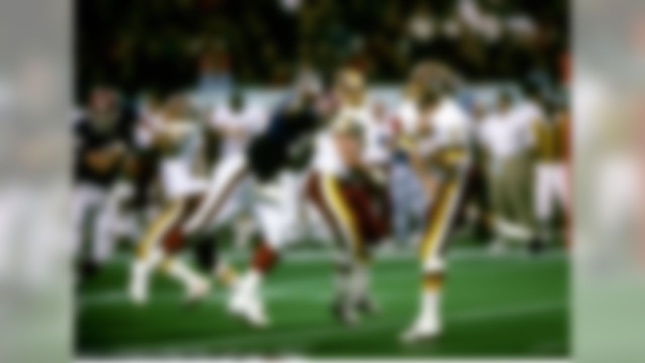 Washington Redskins quarterback Mark Rypien (11) throws a pass during the Redskins 37-24 victory over the Buffalo Bills in Super Bowl XXVI on January 26, 1992 at the Hubert H. Humphrey Metrodome in Minneapolis, Minnesota. (National Football League)