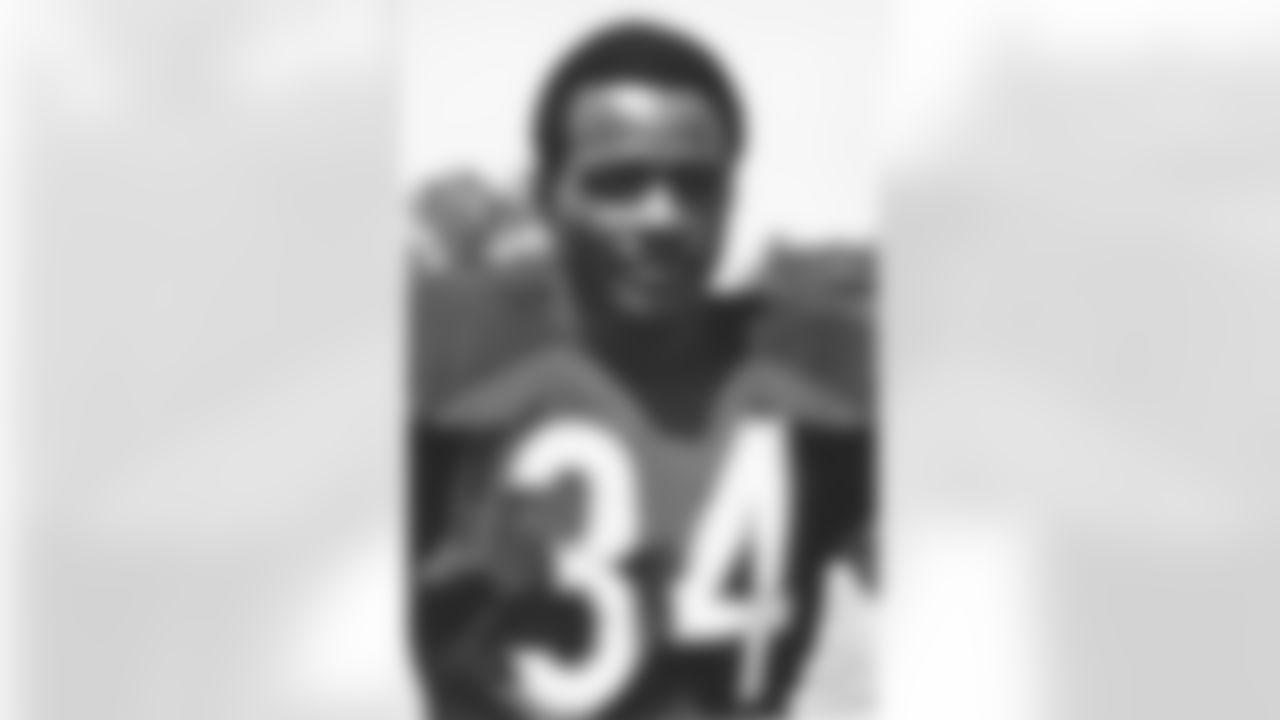 Walter Payton of the Chicago Bears poses for a portrait in July 1977. (Associated Press)