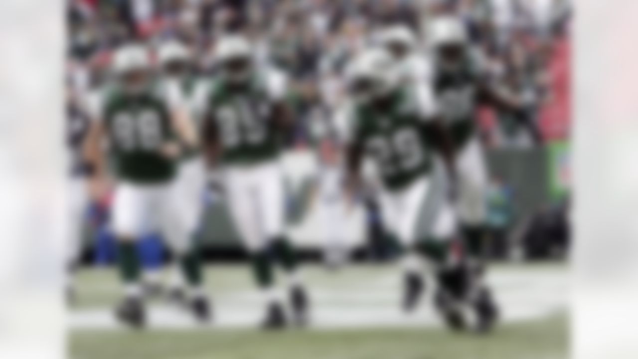 EAST RUTHERFORD, NJ - OCTOBER 22: Leon Washington #29 of the New York Jets celebrates a touchdown with his team mates against the Detroit Lions on October 22, 2006 at Giants Stadium in East Rutherford, New Jersey. Photo by Getty Images.
