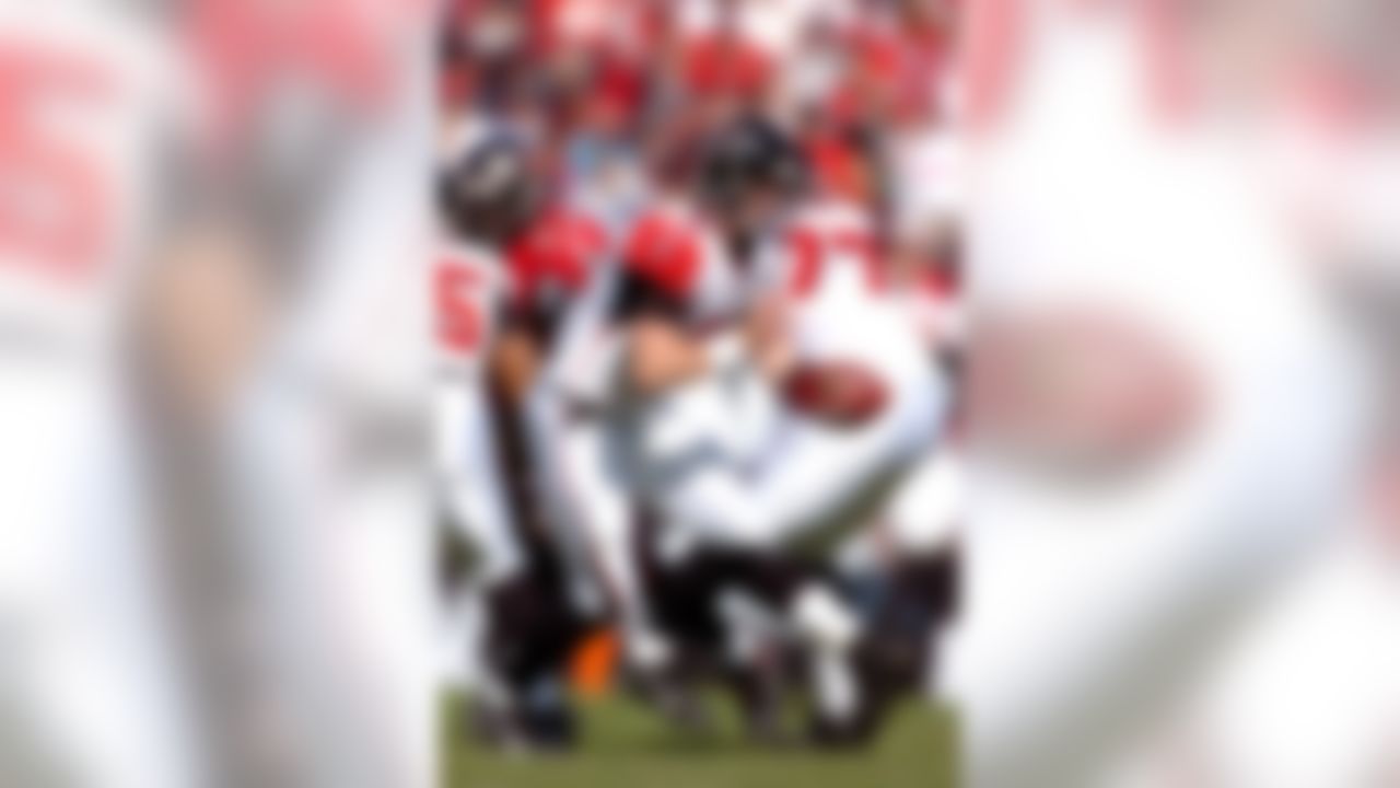 TAMPA, FL - DECEMBER 16: Chris Redman #8 of the Atlanta Falcons hands off against the Tampa Bay Buccaneers at Raymond James Stadium on December 16, 2007 in Tampa, Florida. (Photo by Larry French/Getty Images)