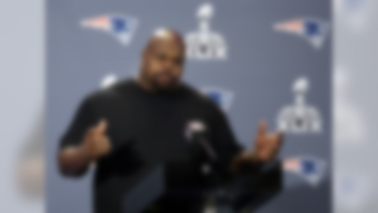New England Patriots defensive tackle Vince Wilfork answers questions during a news conference Wednesday, Jan. 28, 2015, in Chandler, Ariz. The Patriots play the Seattle Seahawks in NFL football Super Bowl XLIX Sunday, Feb. 1, in Phoenix. (AP Photo/Mark Humphrey)