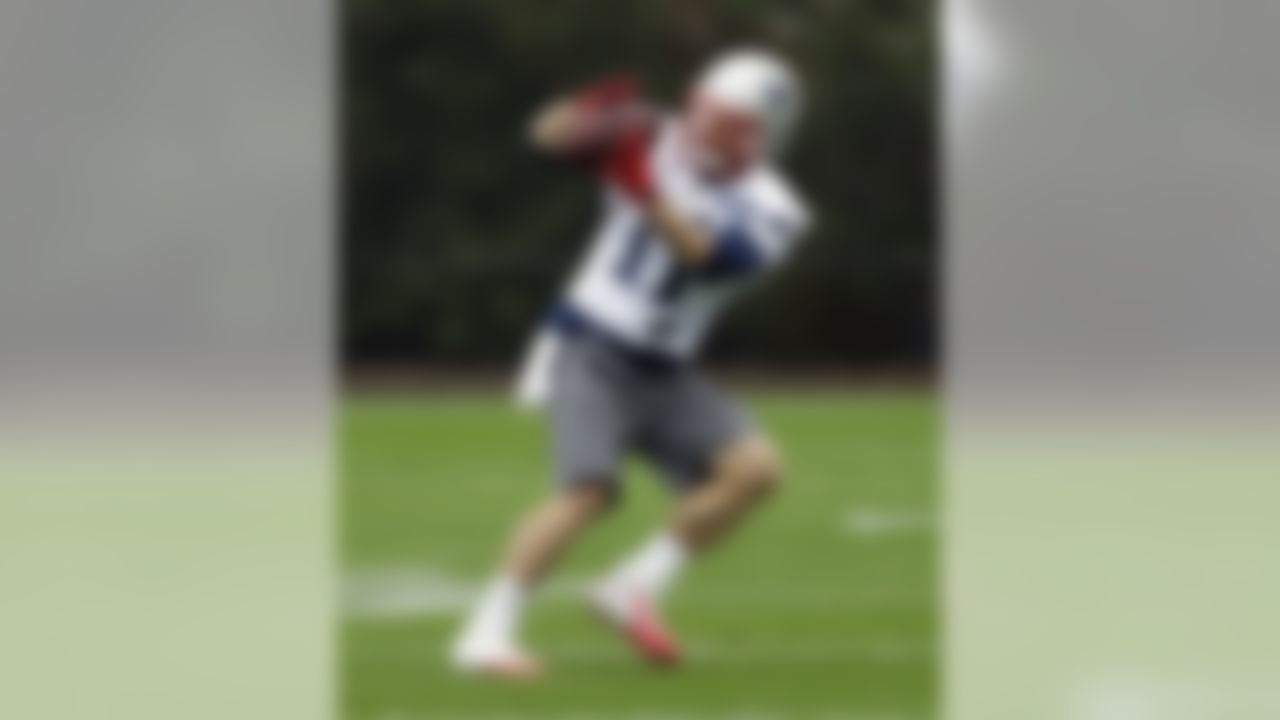 New England Patriots wide receiver Julian Edelman catches a pass during practice Friday, Jan. 30, 2015, in Tempe, Ariz. The Patriots play the Seattle Seahawks in NFL football Super Bowl XLIX Sunday, Feb. 1. (AP Photo/Mark Humphrey)
