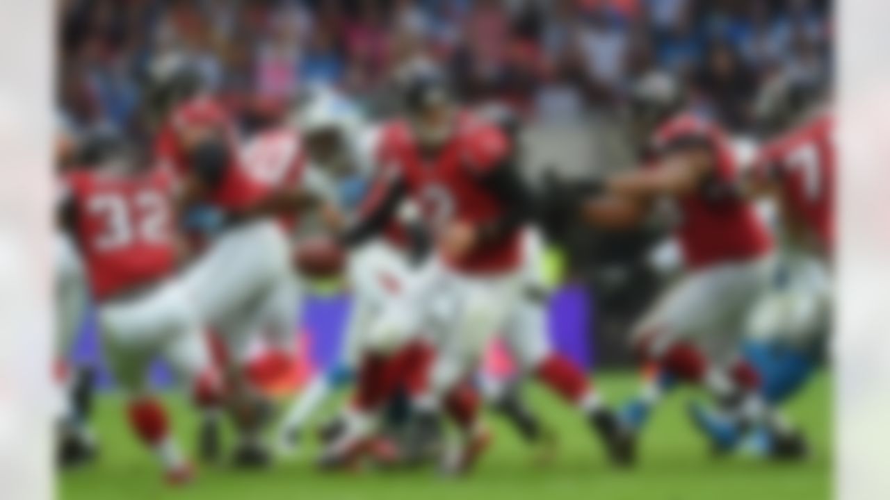 Atlanta Falcons quarterback Matt Ryan (2), center, hands off the ball during the NFL football game against Detroit Lions at Wembley Stadium, London, Sunday, Oct. 26, 2014. (AP Photo/Tim Ireland)