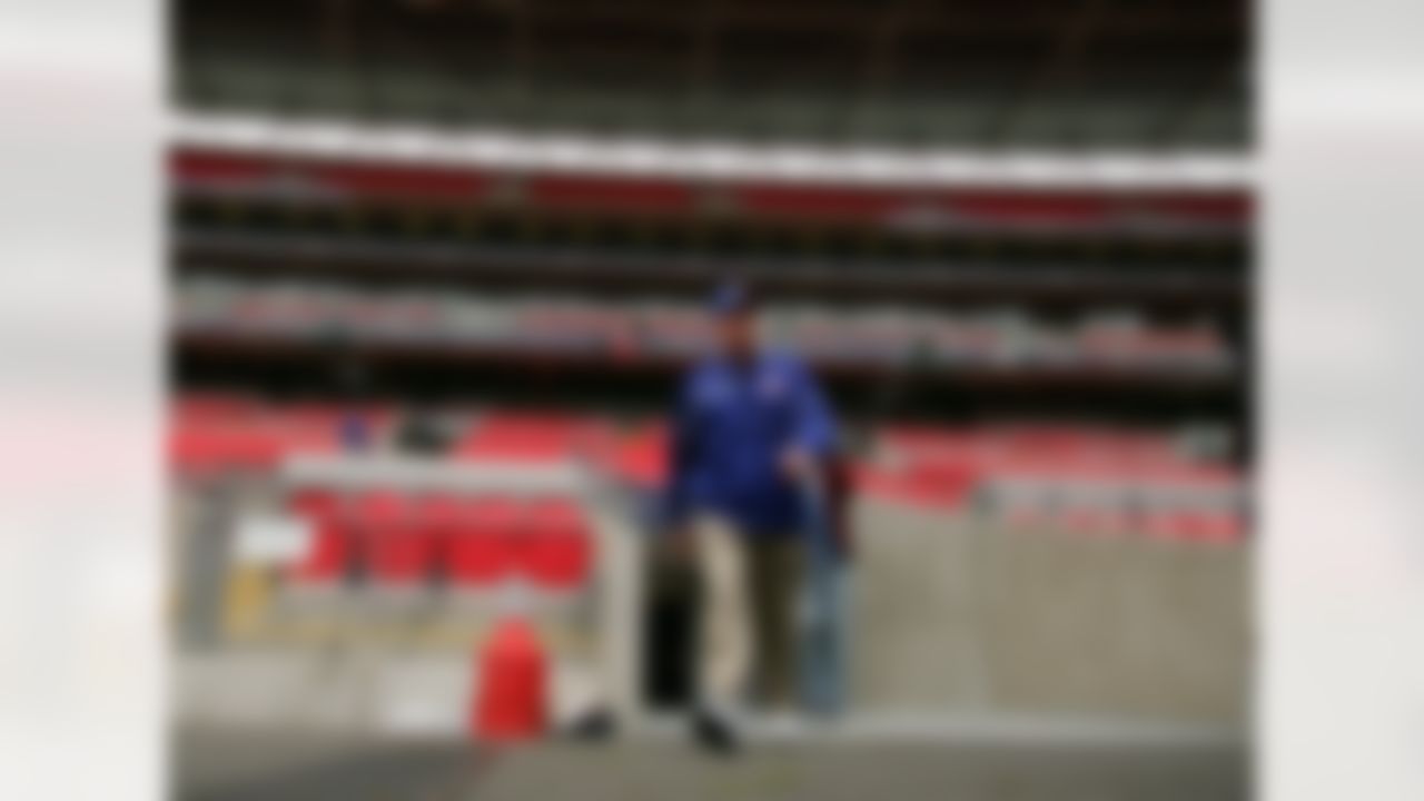 LONDON - OCTOBER 27: Tom Coughlin, Head Coach of the New York Giants, walks onto the field to practice during the final walk through before their game against the Miami Dolphins on October 27, 2007 at Wembley Stadium in London, England. (Photo by Al Bello/Getty Images)