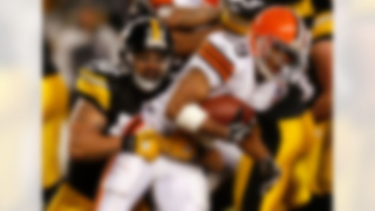 PITTSBURGH - DECEMBER 07: Larry Foote #50 of the Pittsburgh Steelers tackles Jason Wright #29 of the Cleveland Browns December 7, 2006 at Heinz Field in Pittsburgh, Pennsylvania. The Steelers won 27-7. Photo by Getty Images.