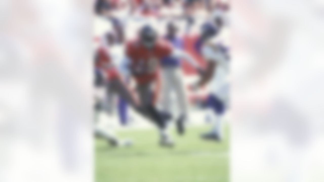 Tampa Bay Buccaneers, Keyshawn Johnson (19) during a game against the Minnesota Vikings on October 28, 2001 at the Raymond James Stadium in Tampa, Florida. The Buccaneers beat the VIkings 41-14 Keyshawn Johnson played for 11 years with 4 different teams and was a 3-time Pro-Bowler.