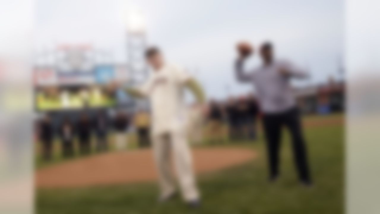 Former San Francisco Giants manager Roger Craig, left, and Former San Francisco 49ers' Keena Turner throw out ceremonial first pitches before a baseball game between the Giants and the Arizona Diamondbacks, Thursday, April 10, 2014, in San Francisco. (AP Photo/Marcio Jose Sanchez)