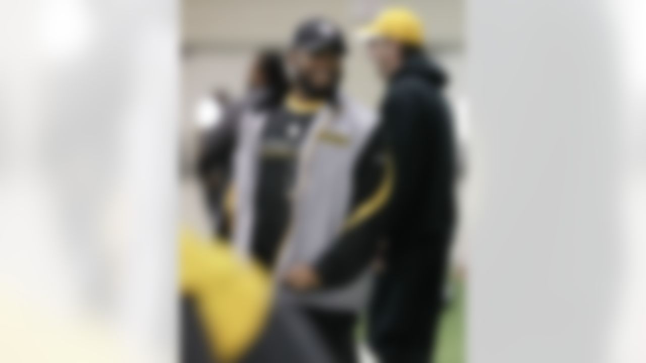 Pittsburgh Steelers head coach Mike Tomlin watches his players during practice on Thursday, Feb. 3, 2011, in Fort Worth, Texas. The Steelers will play the Green Bay Packers in NFL football Super Bowl XLV Sunday, Feb. 6. (AP Photo/Mark Humphrey)
