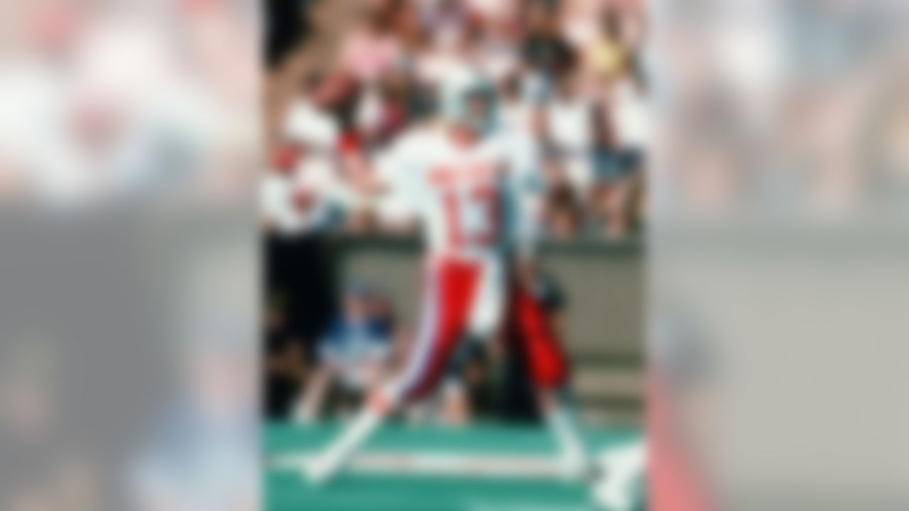 The AFC's Dan Marino (13) throws a pass during the 1993 Pro Bowl between the AFC and the NFC on February 7, 1993 in Honolulu, Hawaii. The AFC won the game 23-20. (AP Photo/Paul Spinelli)
