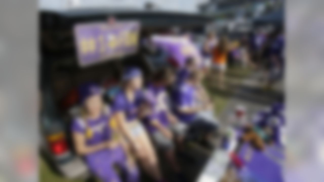 Minnesota Vikings fans Ann Severson, left, Madison McFarland, Jimmy Hughes and Matt Alschuller, right, tailgate before an NFL football game against the Miami Dolphins, Sunday, Dec. 21, 2014, in Miami Gardens, Fla. (AP Photo/Wilfredo Lee)