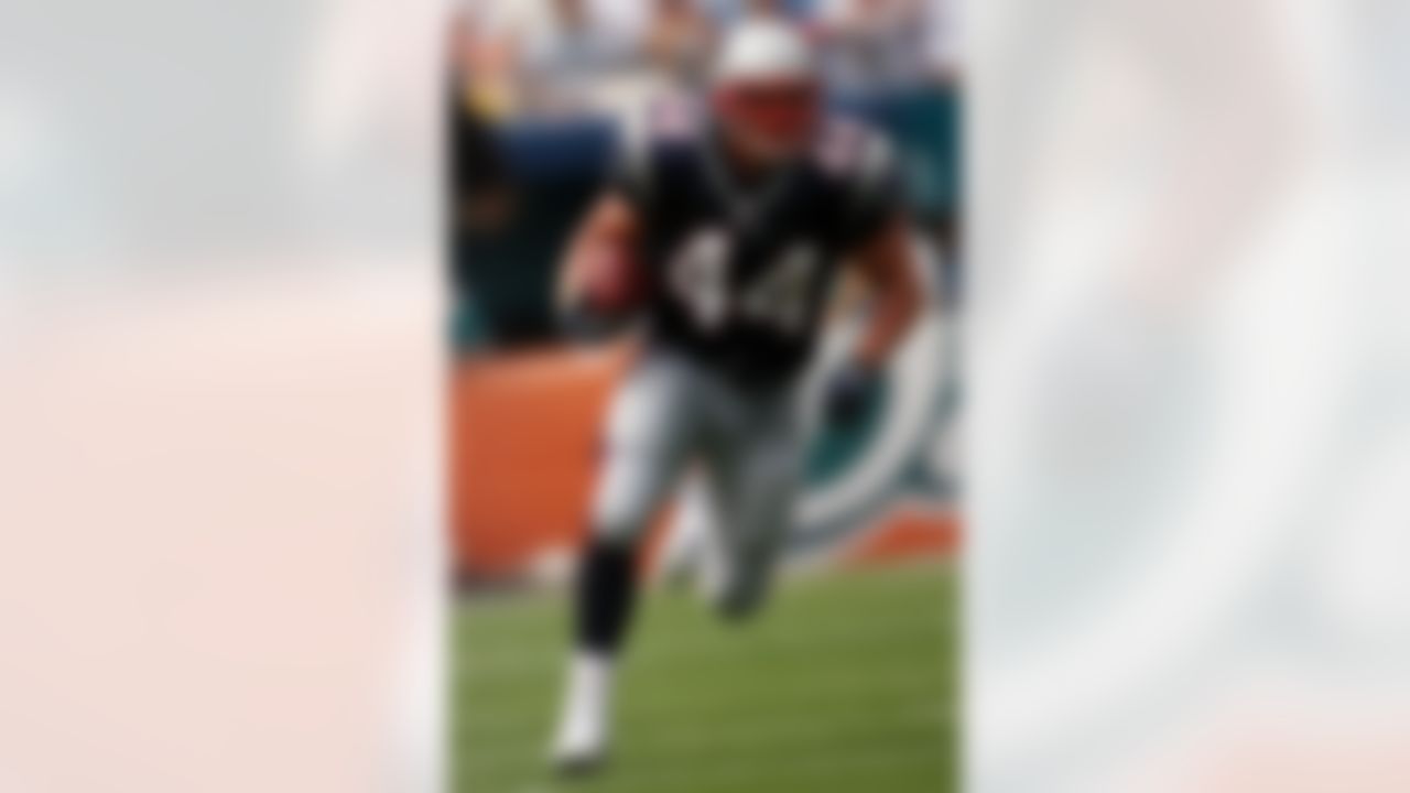MIAMI - OCTOBER 21: Running back Heath Evans #44 of the New England Patriots runs with the football against the Miami Dolphins at Dolphin Stadium on October 21, 2007 in Miami, Florida. The Patriots defeated the Dolphins 49-28. (Photo by David Drapkin/Getty Images)