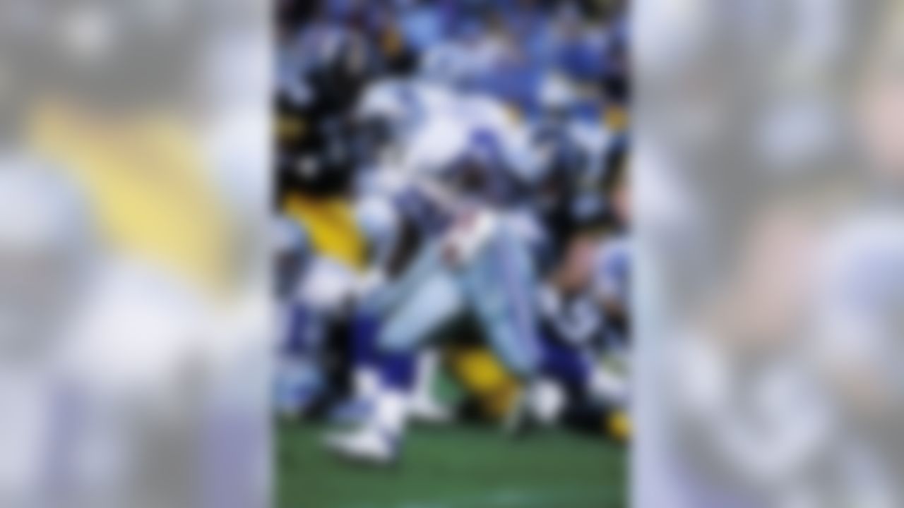Dallas Cowboys Emmitt Smith plays in Super Bowl XXX against the Pittsburgh Steelers at Sun Devil Stadium in Tempe, AZ on January 28, 1996. (AP Photo/Tom DiPace)