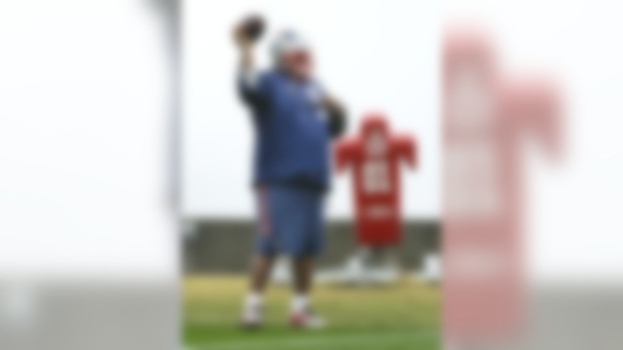 New England Patriots defensive tackle Vince Wilfork warms up during practice Friday, Jan. 30, 2015, in Tempe, Ariz. The Patriots play the Seattle Seahawks in NFL football Super Bowl XLIX Sunday, Feb. 1. (AP Photo/Mark Humphrey)