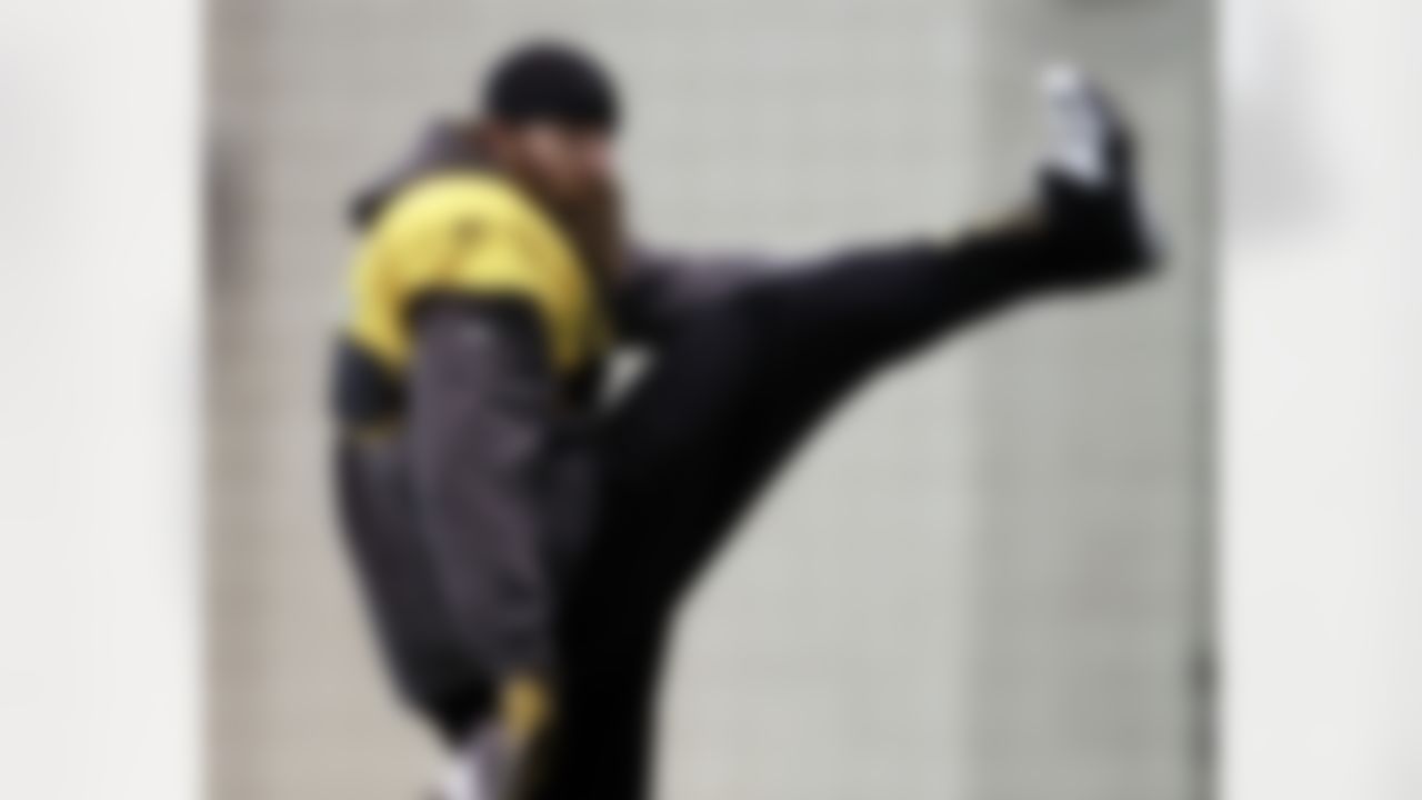 Pittsburgh Steelers defensive end Brett Keisel stretches during practice on Thursday, Feb. 3, 2011, in Fort Worth, Texas. The Steelers will play the Green Bay Packers in NFL football Super Bowl XLV Sunday, Feb. 6. (AP Photo/Mark Humphrey)