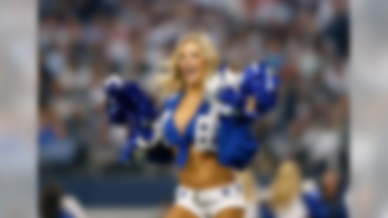 Dallas cowboys cheerleaders 2013 hi-res stock photography and