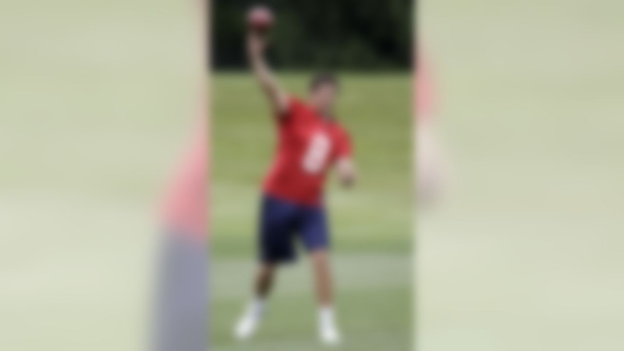 St. Louis Rams first-round draft pick quarterback Sam Bradford throws during practice at a team minicamp, Thursday, June 10, 2010, in St. Louis.(AP Photo/Tom Gannam)