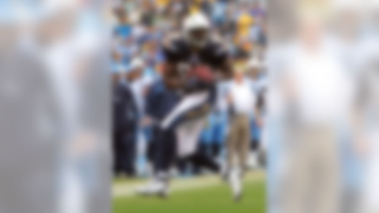 SAN DIEGO - JANUARY 06: Chris Chambers #89 of the San Diego Chargers makes a catch in the second quarter against the Tennessee Titans during their AFC Wild Card Playoff Game at Qualcomm Stadium on January 6, 2008 in San Diego, California. (Photo by Harry How/Getty Images)
