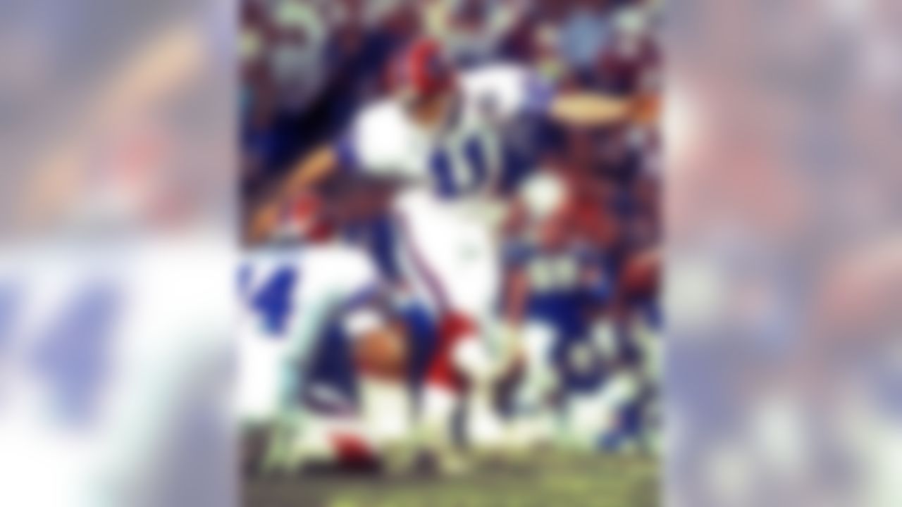 Kicker Scott Norwood (11) of the Buffalo Bills misses a winning field goal in a 20-19 loss in Super Bowl XXV to the New York Giants at Tampa Stadium in Tampa, FL on January 27, 1991. (AP Photo/Al Messerschmidt)