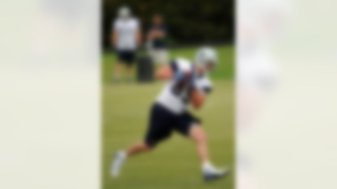 IRVING, TX - MAY 01: Tight end John Phillips #89 of the Dallas Cowboys makes a catch during rookie mini camp on May 1, 2009 in Irving, Texas. (Photo by Ronald Martinez/Getty Images)