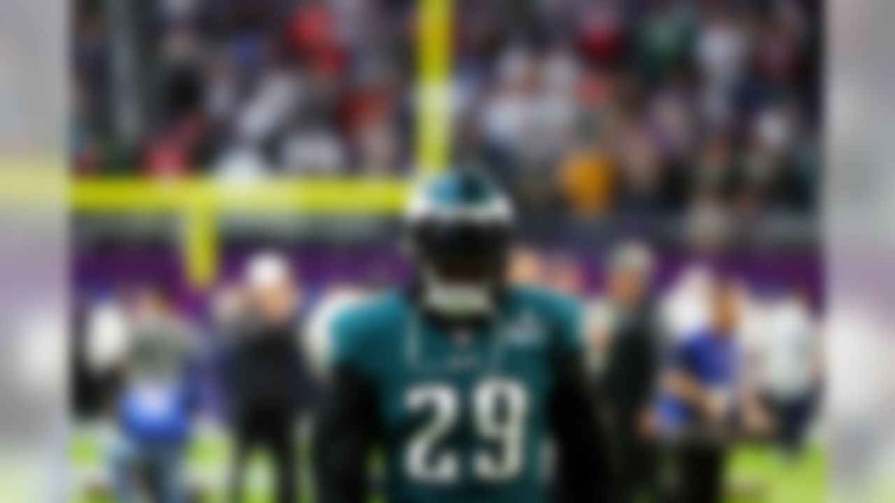 Philadelphia Eagles running back LeGarrette Blount (29) warms up prior to Super Bowl LII.