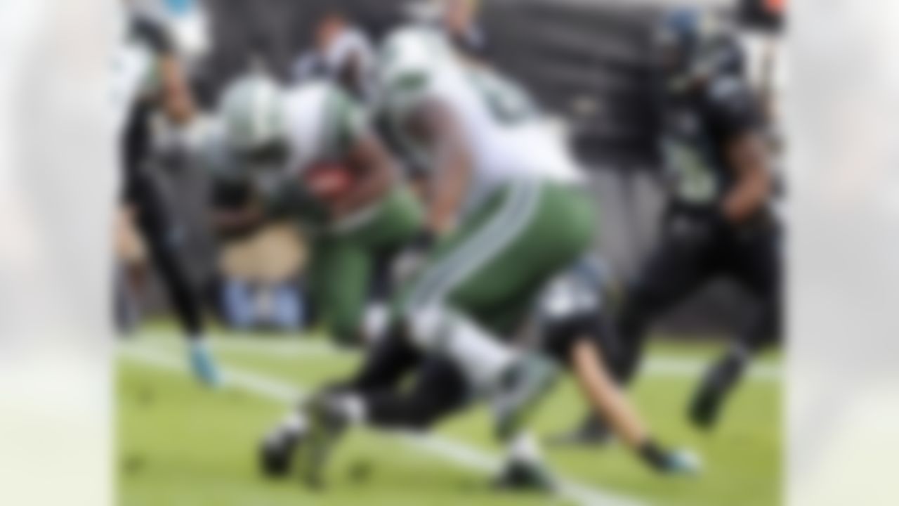 New York Jets running back Bilal Powell, left, scores a touchdown on a 4-yard run past the Jacksonville Jaguars defense during the second half of an NFL football game, Sunday, Dec. 9, 2012, in Jacksonville, Fla. (AP Photo/Stephen Morton)