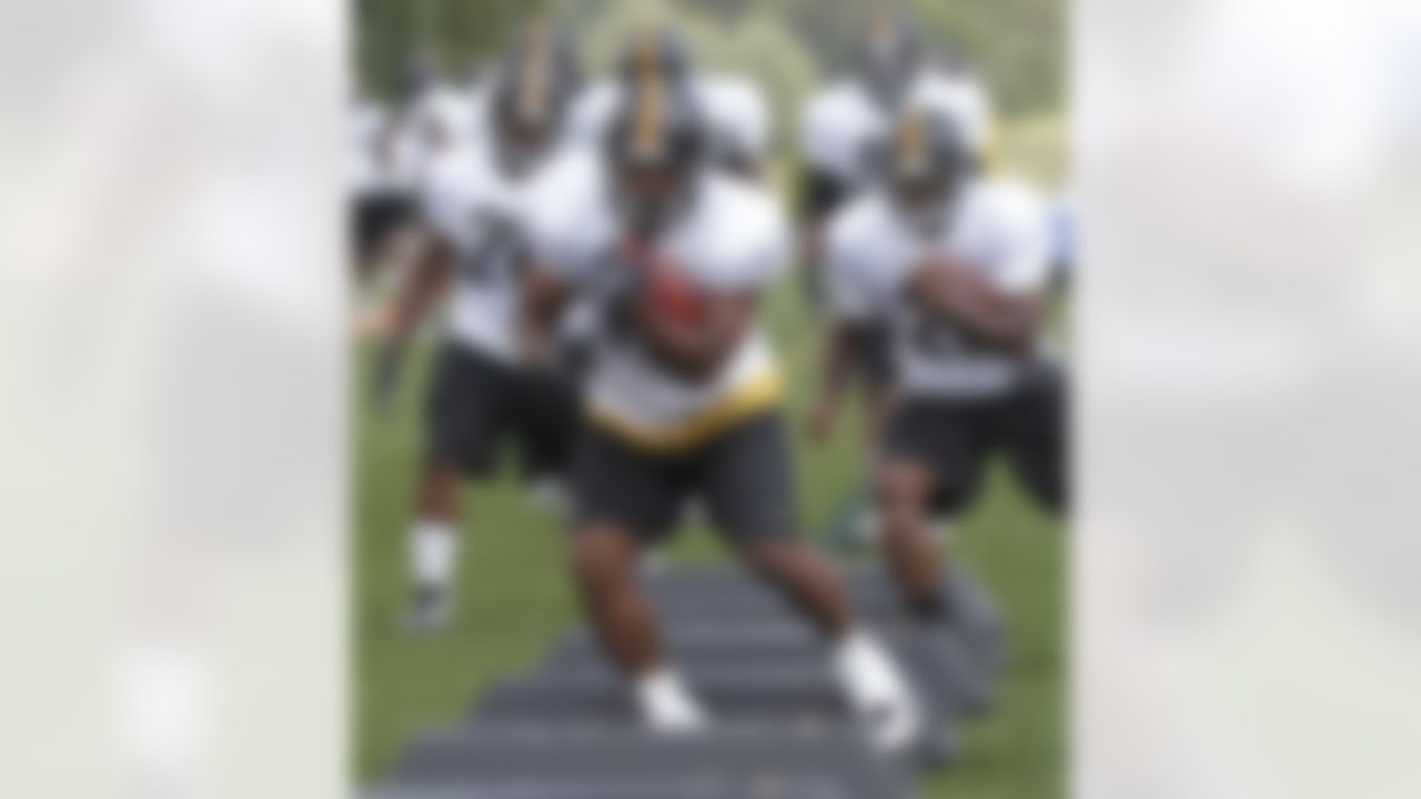 Pittsburgh Steelers running back Isaac Redman, center, leads the rest of the running backs through a drill during practice at the NFL football training camp in Latrobe, Pa. on Saturday, July 28, 2012 . (AP Photo/Keith Srakocic)