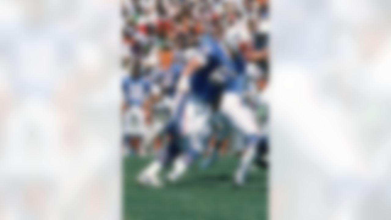 MIAMI, FL - OCTOBER 14: Fullback Larry Moriarity #30 of the Houston Oilers takes a pitch from quarterback Warren Moon #1 as guard Mike Munchak #63 leads block against the Miami Dolphins at the Orange Bowl on October 14, 1984 in Miami, Florida. The Dolphins defeated the Oilers 28-10. (Photo by Lou Witt/NFL Photos/Getty Images)