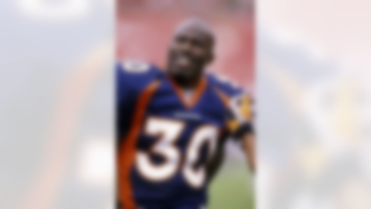 Denver Broncos Terrell Davis plays in a game against the Tampa Bay Buccaneers at Tampa Stadium.
(AP Photo/Tom DiPace)