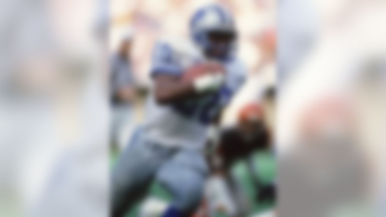 Circa 1990's: Barry Sanders of the Detroit Lions. (Sportswire via AP Images)