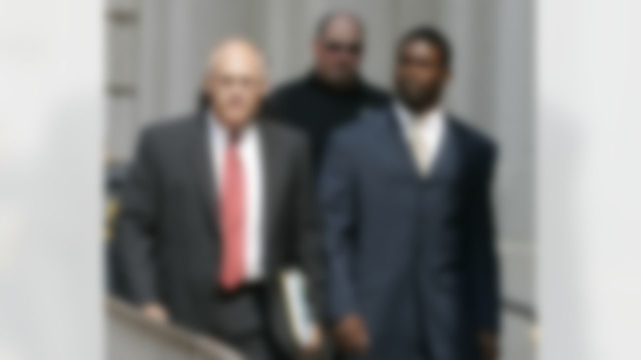 RICHMOND, VA - AUGUST 27: Atlanta Falcons quarterback Michael Vick (R) leaves federal court with attorney Lawrence Woodward August 27, 2007 in Richmond, Viriginia. Vick pleaded guilty to a federal dogfighting charge. (Photo by Steve Helber-Pool/Getty Images)