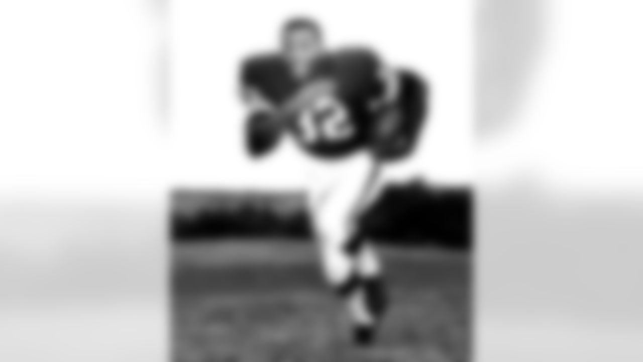 Hall of Fame running back Jim Brown (32) of the Cleveland Browns in 1961. (National Football League)