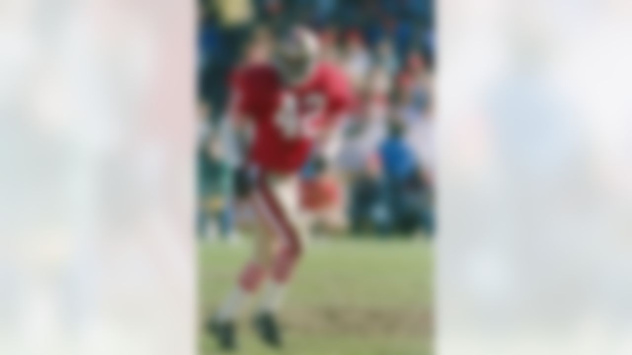 San Francisco 19ers free safety Ronnie Lott, runs during the 49ers MTC divisional playoff game against the Minnesota Vikings on Jan. 1, 1989 in San Francisco. The 49ers will face the Cincinnati Bengals in Super Bowl XXIII Jan 22 in Miami. (AP Photo/John Gaps III)