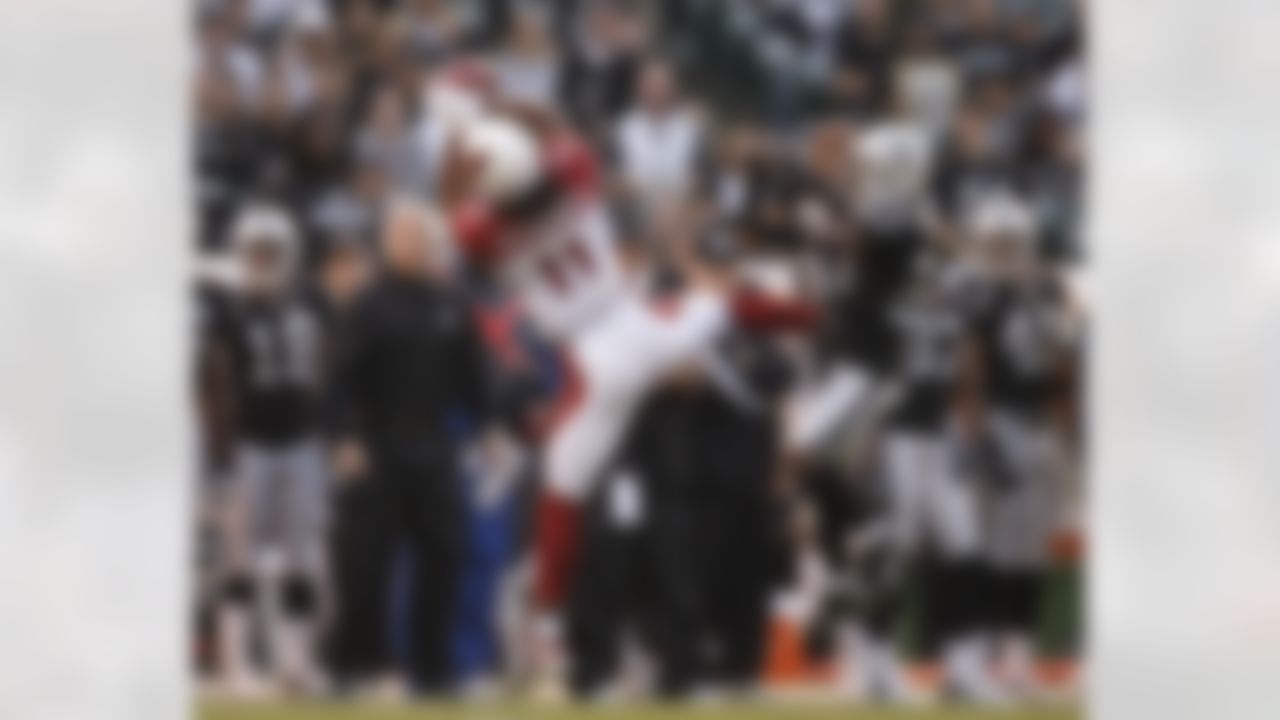 OAKLAND, CA - AUGUST 11: Wide receiver Larry Fitzgerald #11 makes a catch over defensive back Fabian Washington #27 of the Oakland Raiders on August 11, 2007 at McAfee Stadium in Oakland, California. (Photo by Greg Trott/Getty Images)