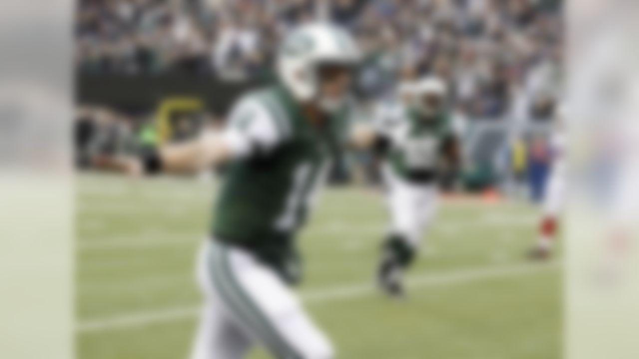 The New York Jets have a new quarterback. His name just isn't Tim Tebow.  Mark Sanchez struggled once again, throwing three interceptions in the first half against the Arizona Cardinals. Coach Rex Ryan finally replaced him with third stringer Greg McElroy, who threw a touchdown to lead the Jets to a 7-6 win.  Ironically, Tebow was deactivated before the game because of two fractured ribs.  The Tebow conspiracy continues...