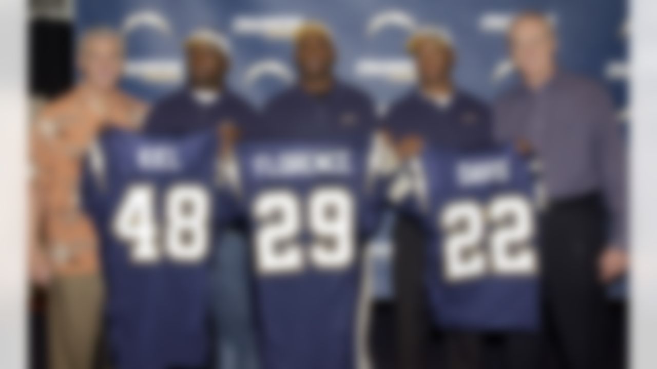 San Diego Chargers coach Marty Schottenheimer, right, and recently appointed general manager A.J. Smith, left, flank the teams' top draft choices prior to a news conference Sunday, April 27, 2003, in San Diego. The picks are first-rounder Sammy Davis Jr., from Texas A&M, and second-rounders, Terrance Kiel, also of Texas A&M, and Drayton Florence, of Tuskegee. (AP Photo)