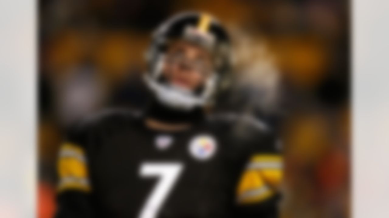 PITTSBURGH - DECEMBER 07: Ben Roethlisberger #7 of the Pittsburgh Steelers looks on against the Cleveland Browns December 7, 2006 at Heinz Field in Pittsburgh, Pennsylvania. Photo by Getty Images.