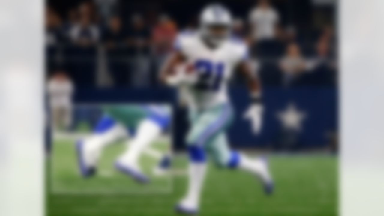 Ezekiel Elliott looked like the star that he was forecasted to be as he made Bears' defenders look silly Sunday. These cleats just go to show you how effortless it is to make the Cowboys colors look terrific.