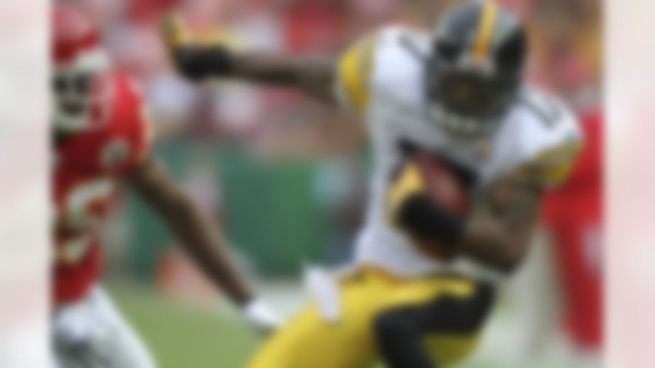 Pittsburgh Steelers wide receiver Mike Wallace (17) during the first half of an NFL football game against the Kansas City Chiefs Sunday, Nov. 22, 2009, in Kansas City, Mo. (AP Photo/Ed Zurga)