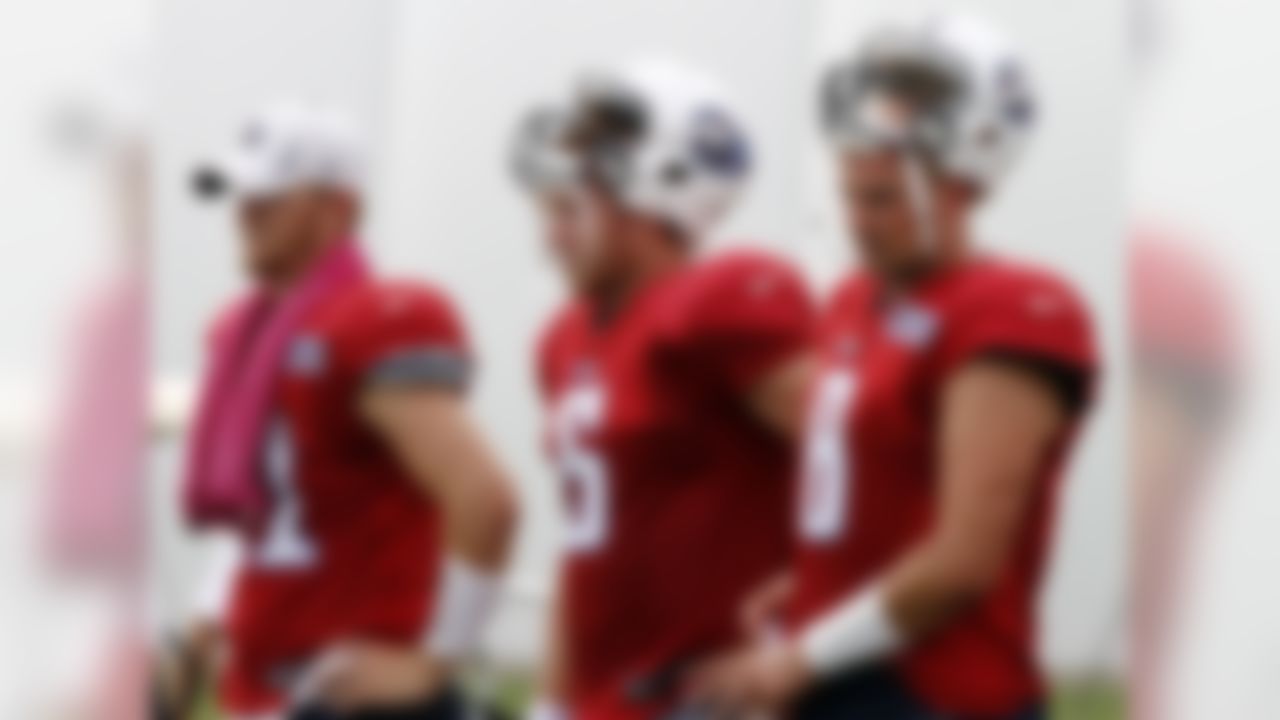 Tennessee Titans quarterback's Matt Hasselbeck (8), Nick Stephens (5) and Rusty Smith (11) looks on during NFL football camp at Titans' headquarters Monday, July 30, 2012 Nashville, Tenn. (AP Photo/Wade Payne)
