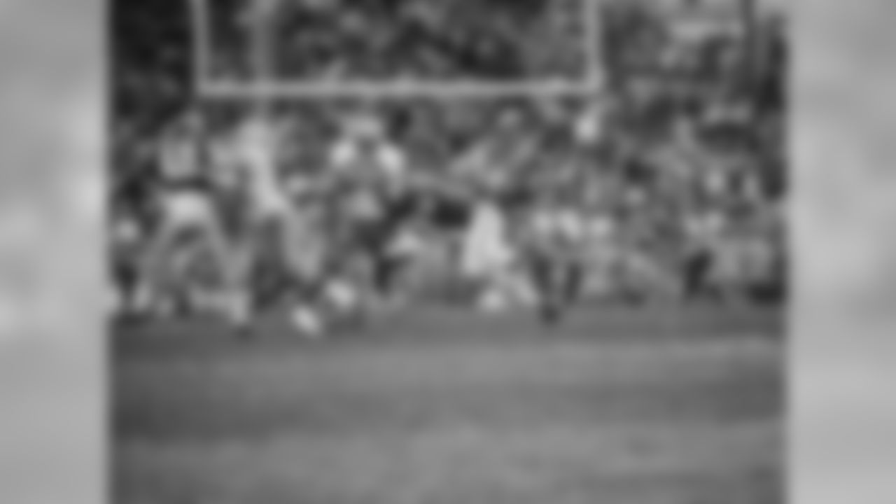 Dan Reeves, (30), of the Dallas Cowboys, gets the first down before Kansas City's Bobby Bell, (78) moves in to bring him down in the second quarter of the game in Kansas City, on Sunday, Oct. 26, 1970. At left, Blaine Nye (61) blocks Jim Marsalis (40). The Cowboys won, 27-16. (AP Photo/WPS)