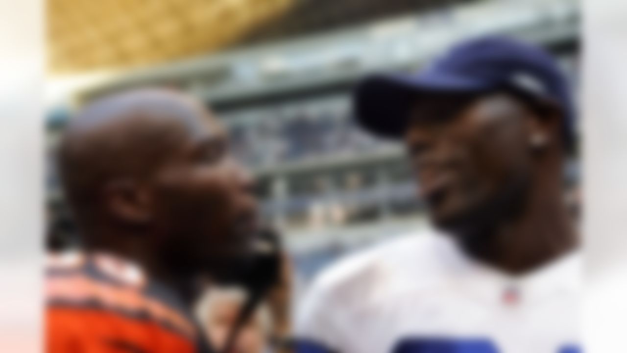 IRVING, TX - OCTOBER 05: Wide receiver Chad Johnson #85 of the Cincinnati Bengals talks with Terrell Owens #81 of the Dallas Cowboys at Texas Stadium on October 5, 2008 in Irving, Texas. The Cowboys defeated the Bengals 31-24. (Photo by Ronald Martinez/Getty Images)