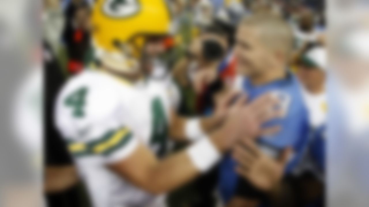 DETROIT , MI - NOVEMBER 22: Brett Favre #4 of the Green Bay Packers following a 37-26 victory, talks with Jon Kitna #8 of the Detroit Lions on November 22, 2007 at Ford Field in Detroit, Michigan. (Photo by Gregory Shamus/Getty Images)